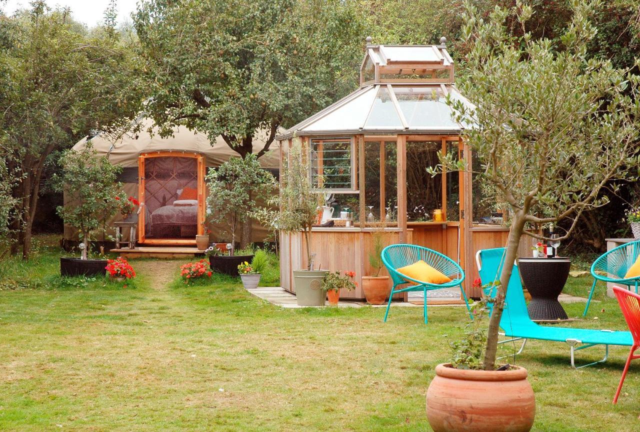 Stamford Meadows Glamping With Private Hot Tubs Hotell Exteriör bild