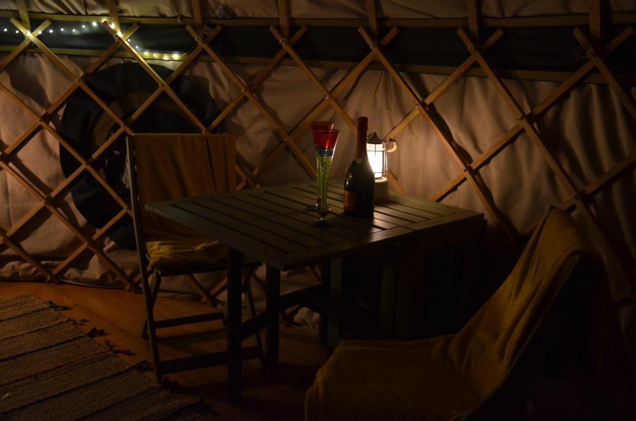 Stamford Meadows Glamping With Private Hot Tubs Hotell Exteriör bild
