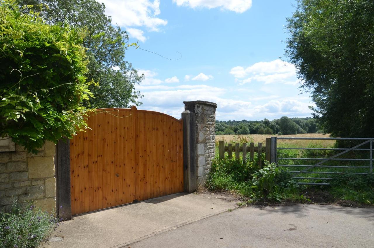 Stamford Meadows Glamping With Private Hot Tubs Hotell Exteriör bild