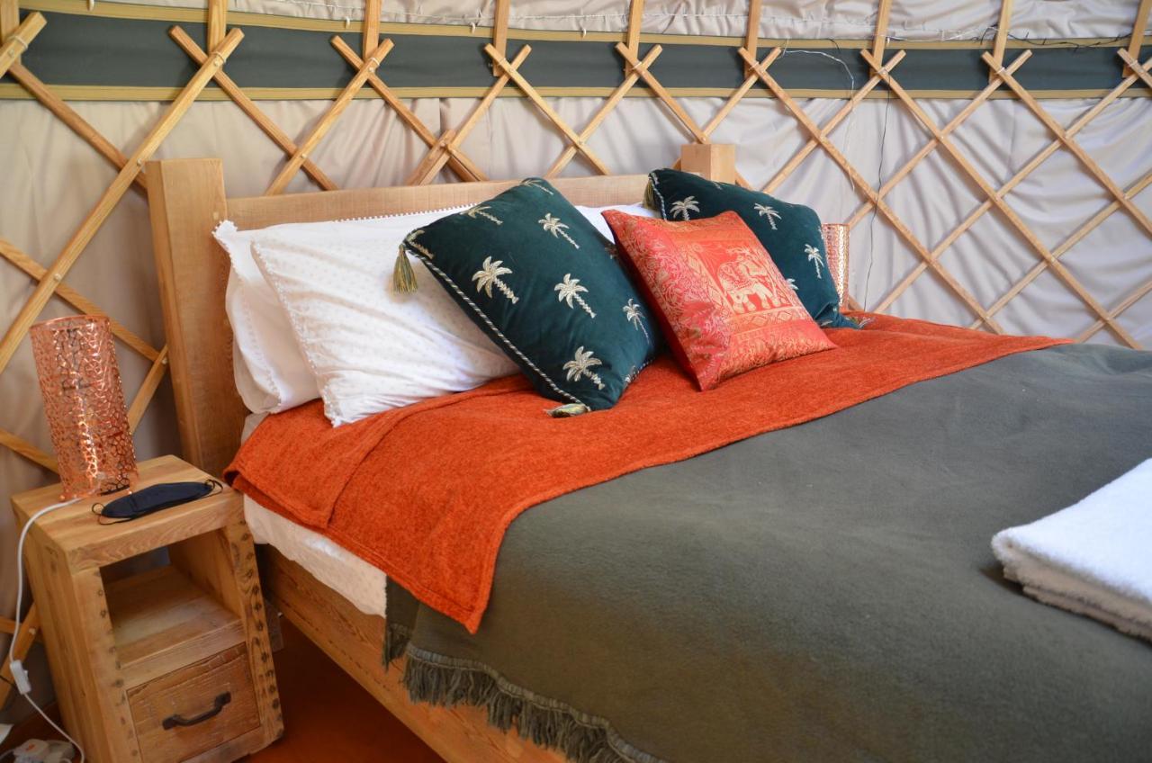 Stamford Meadows Glamping With Private Hot Tubs Hotell Exteriör bild