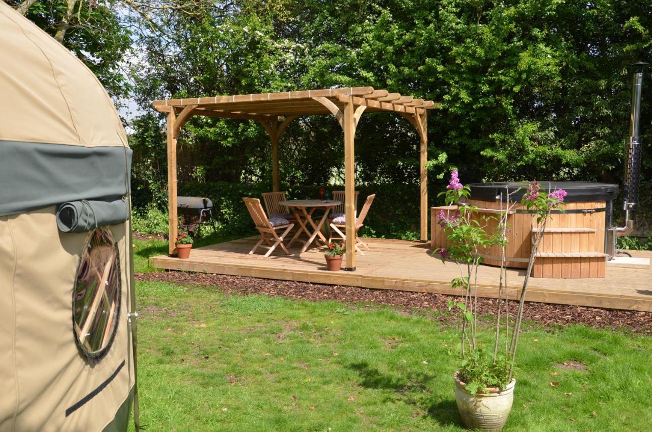 Stamford Meadows Glamping With Private Hot Tubs Hotell Exteriör bild