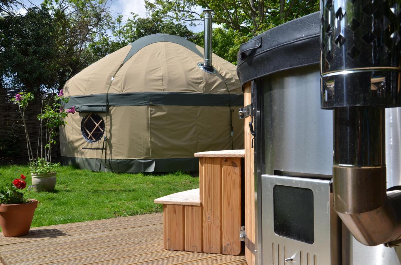 Stamford Meadows Glamping With Private Hot Tubs Hotell Exteriör bild
