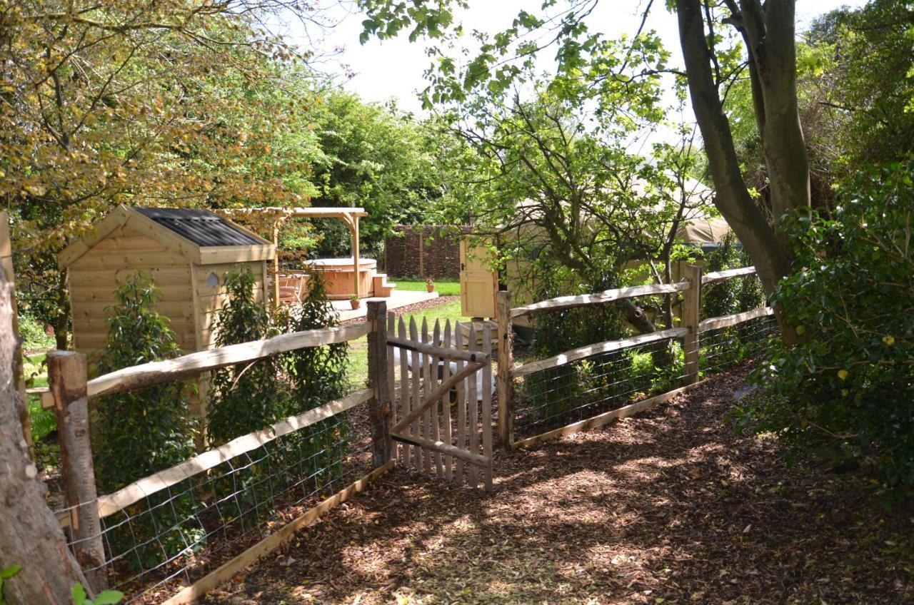 Stamford Meadows Glamping With Private Hot Tubs Hotell Exteriör bild