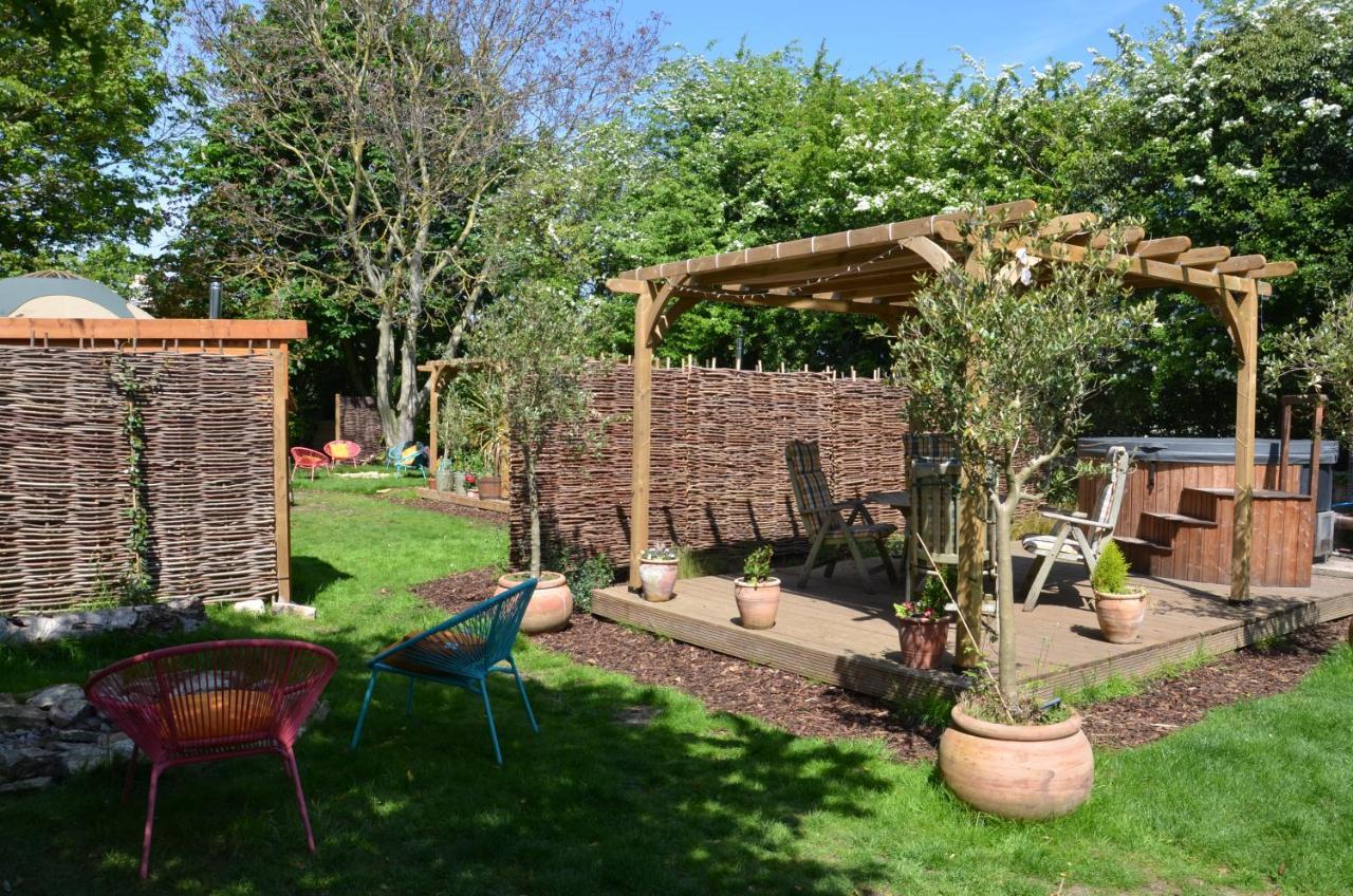 Stamford Meadows Glamping With Private Hot Tubs Hotell Exteriör bild