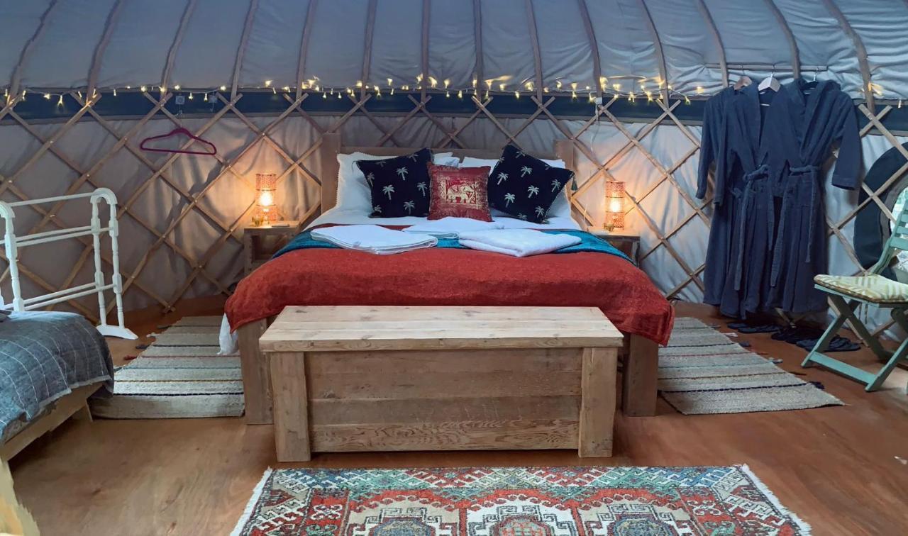 Stamford Meadows Glamping With Private Hot Tubs Hotell Exteriör bild