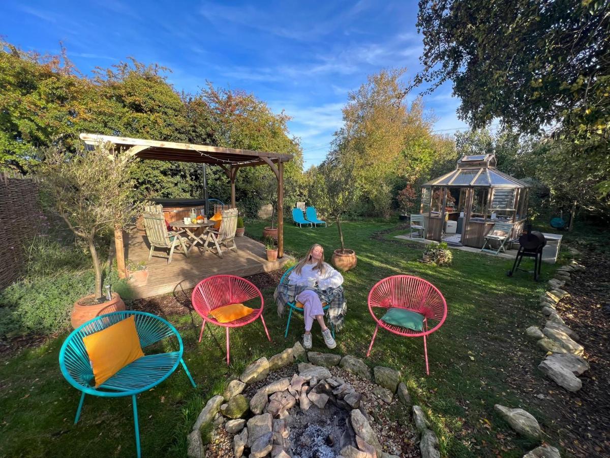 Stamford Meadows Glamping With Private Hot Tubs Hotell Exteriör bild