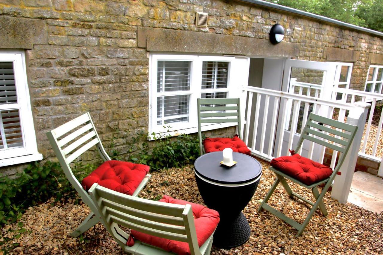 Stamford Meadows Glamping With Private Hot Tubs Hotell Exteriör bild