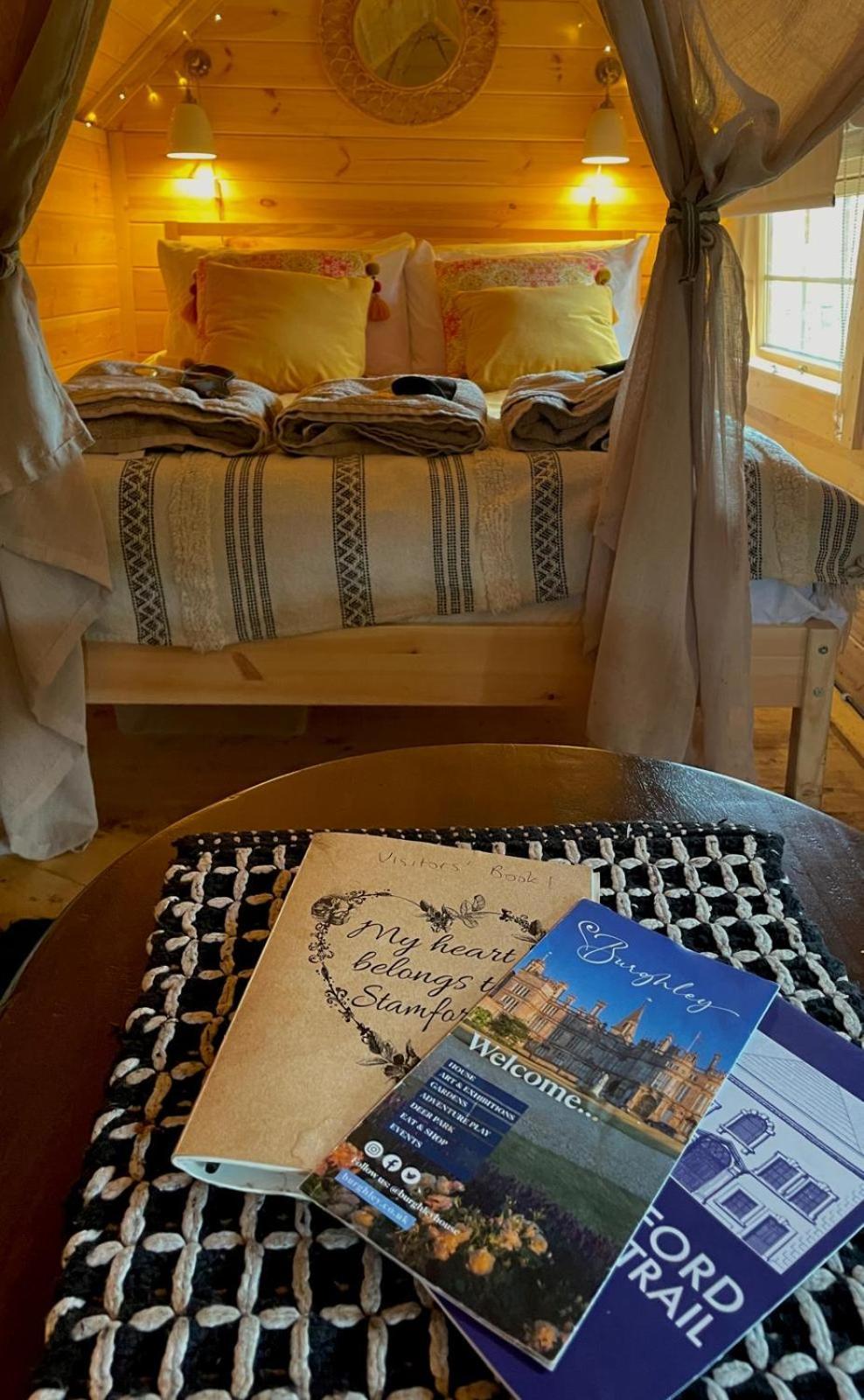 Stamford Meadows Glamping With Private Hot Tubs Hotell Exteriör bild