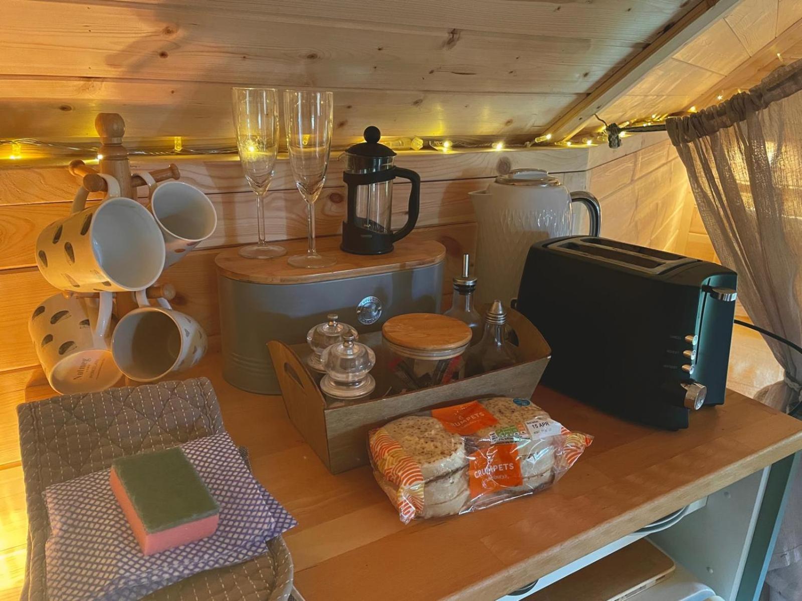 Stamford Meadows Glamping With Private Hot Tubs Hotell Exteriör bild